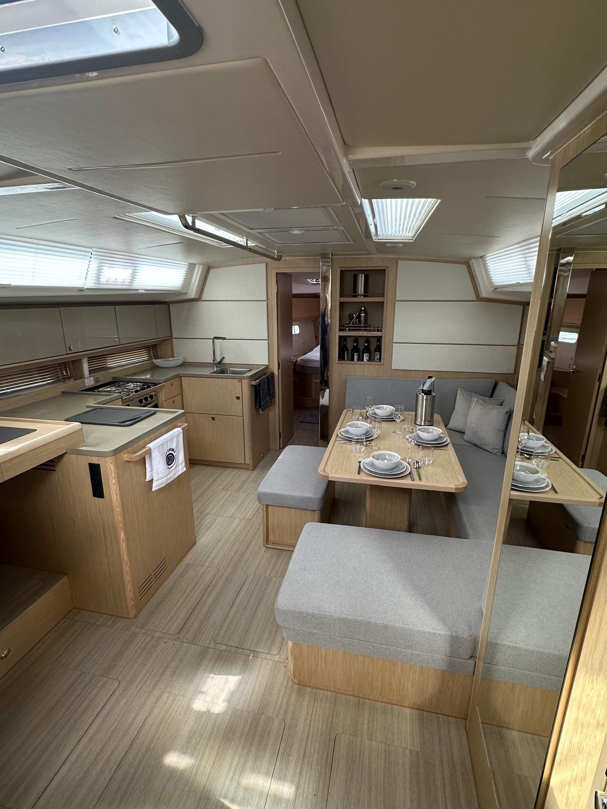 Salon der Bavaria C46 Lady Cordula
